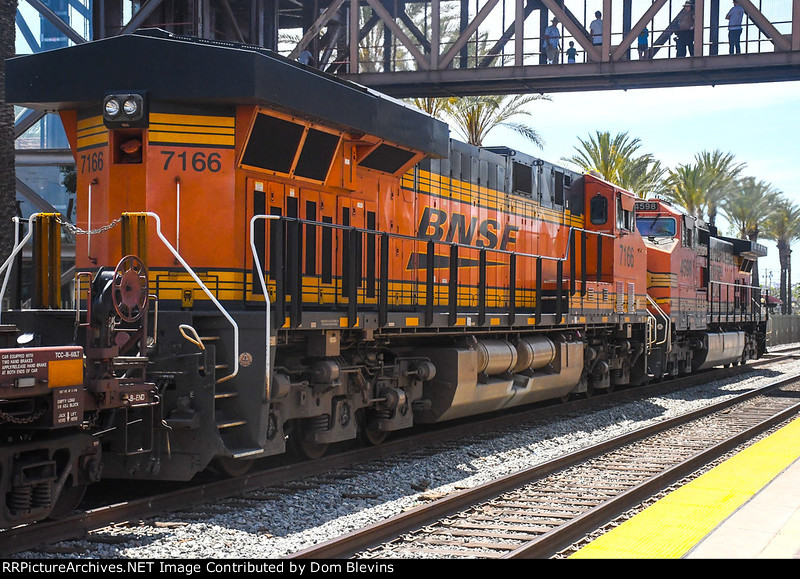 BNSF 7166